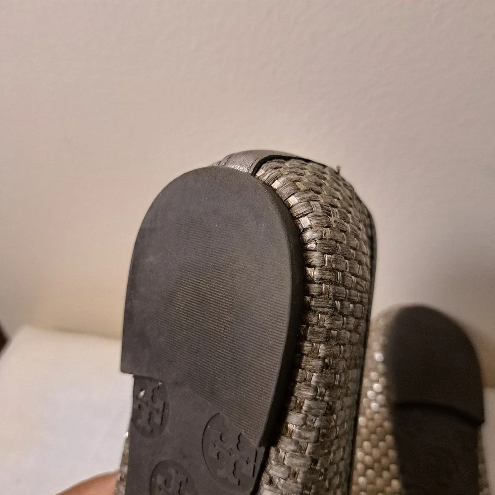 Tory Burch Reva Ballet Flats‎ Woven Metallic Pewter Silver Logo Medallion Shoes